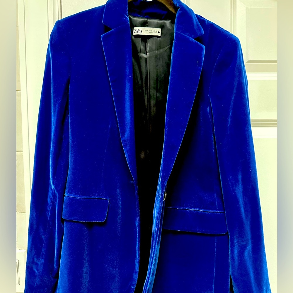 Gorgeous Zara blue velvet blazer size Small